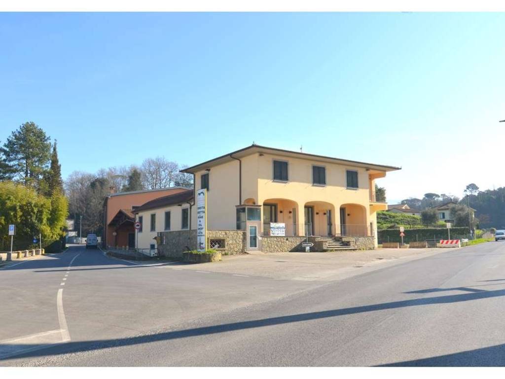 locale commerciale in vendita a Lamporecchio