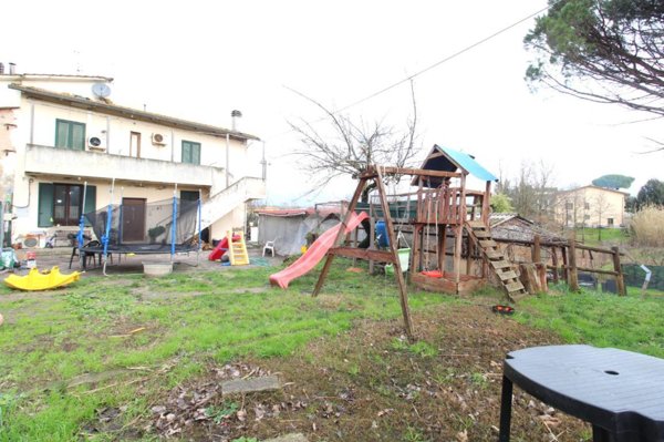 casa indipendente in vendita a Lamporecchio