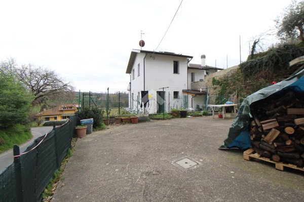 casa indipendente in vendita a Lamporecchio