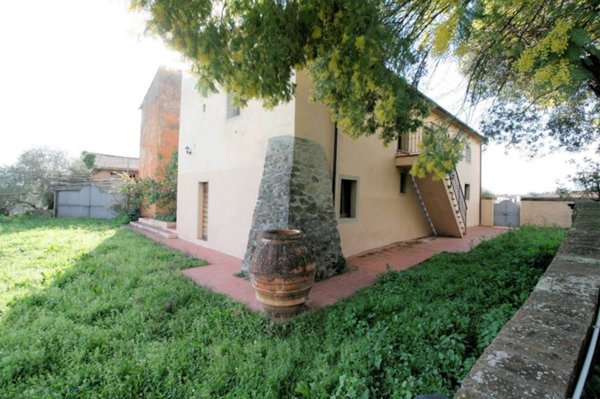 casa indipendente in vendita a Lamporecchio