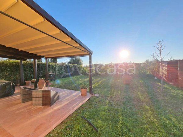 casa indipendente in vendita a Lamporecchio