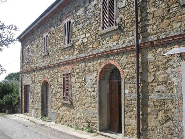 casale in vendita a Lamporecchio in zona San Baronto