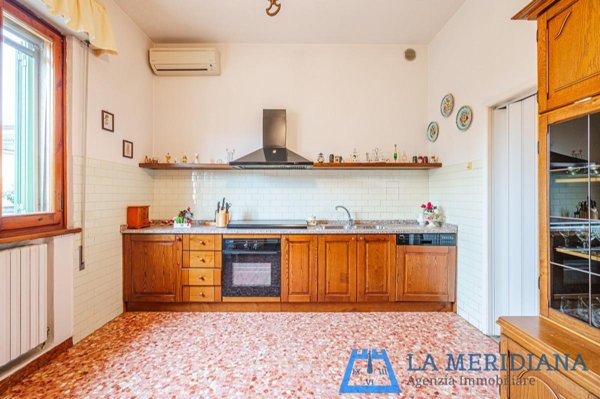 casa indipendente in vendita a Lamporecchio