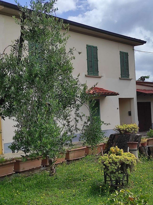 intera palazzina in vendita a Lamporecchio