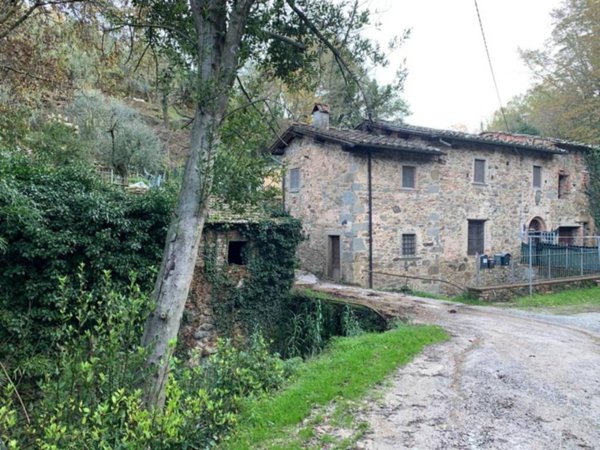 casa indipendente in vendita a Lamporecchio