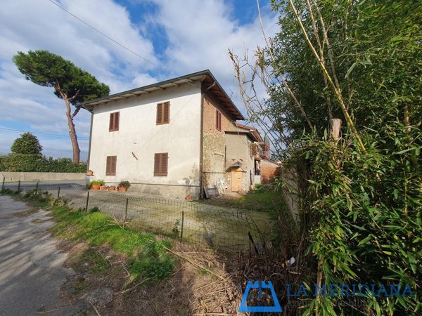 casa indipendente in vendita a Lamporecchio