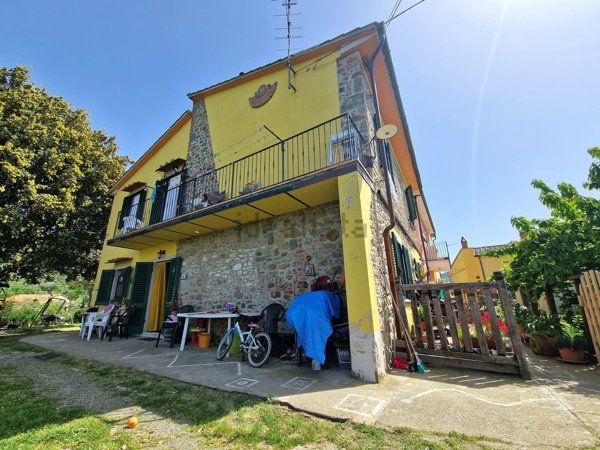 casa indipendente in vendita a Lamporecchio