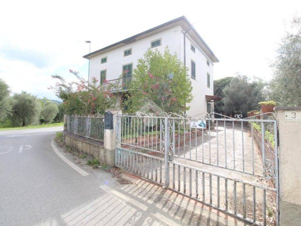 casa indipendente in vendita a Lamporecchio