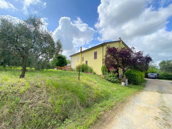 casa indipendente in vendita a Lamporecchio