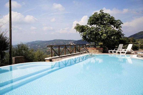 casa indipendente in vendita a Lamporecchio