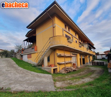 casa indipendente in vendita a Lamporecchio