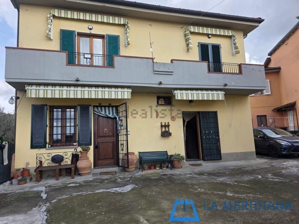 casa indipendente in vendita a Lamporecchio