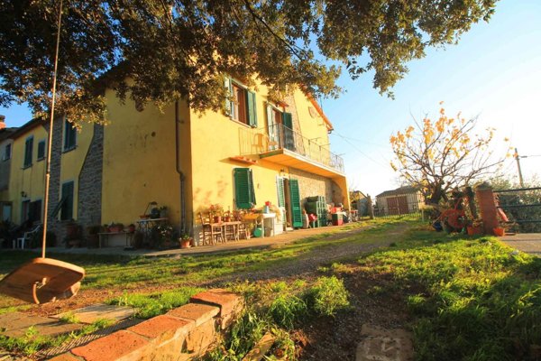 casa indipendente in vendita a Lamporecchio