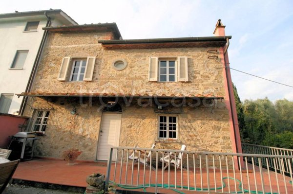 casa indipendente in vendita a Lamporecchio