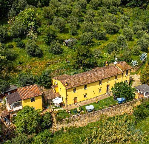 casa indipendente in vendita a Lamporecchio