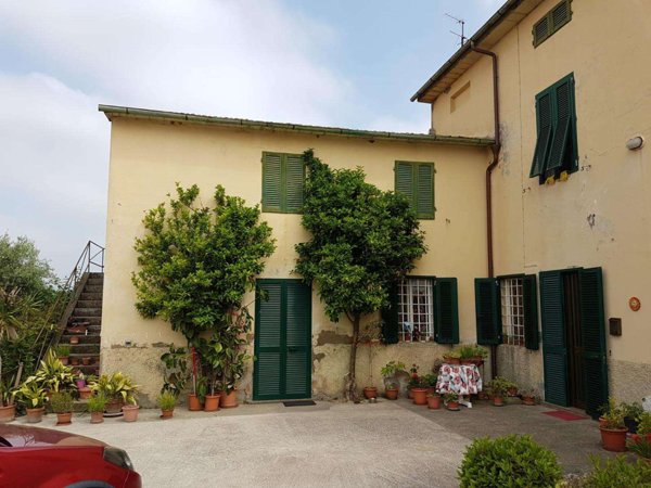 casa indipendente in vendita a Lamporecchio