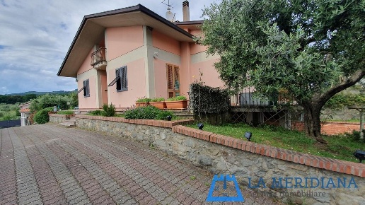 casa indipendente in vendita a Lamporecchio