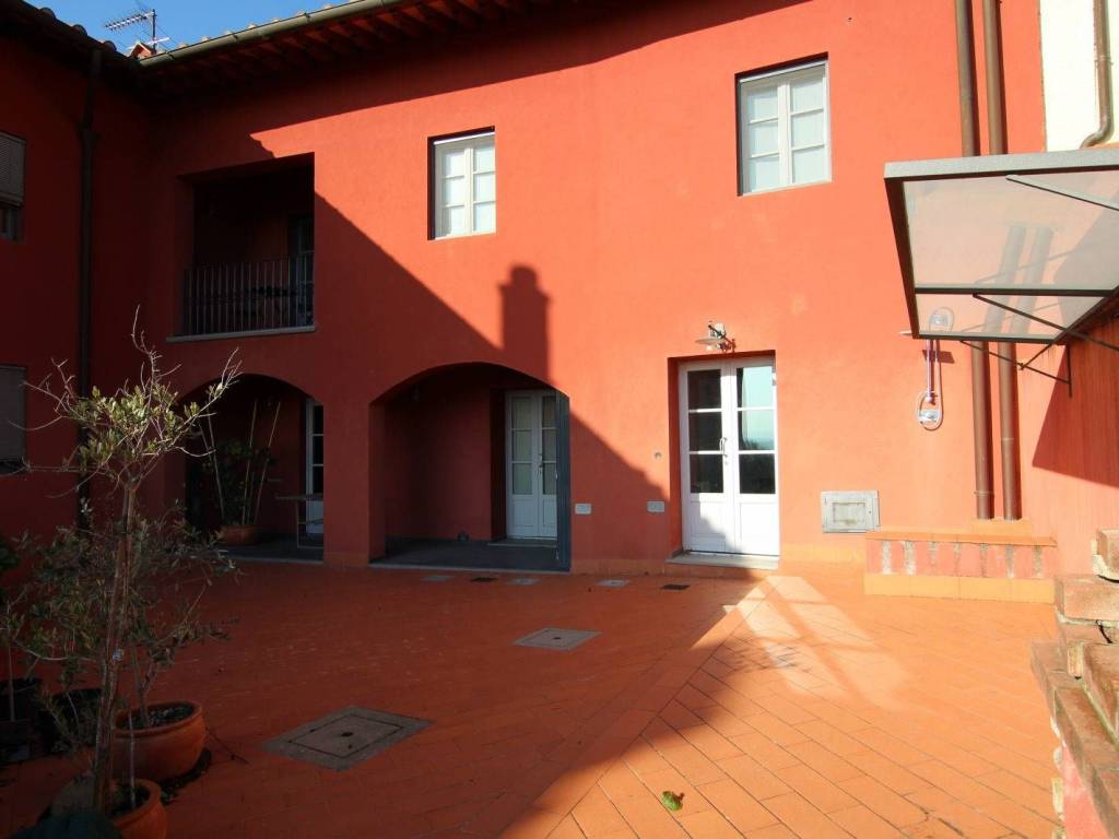 casa indipendente in vendita a Lamporecchio