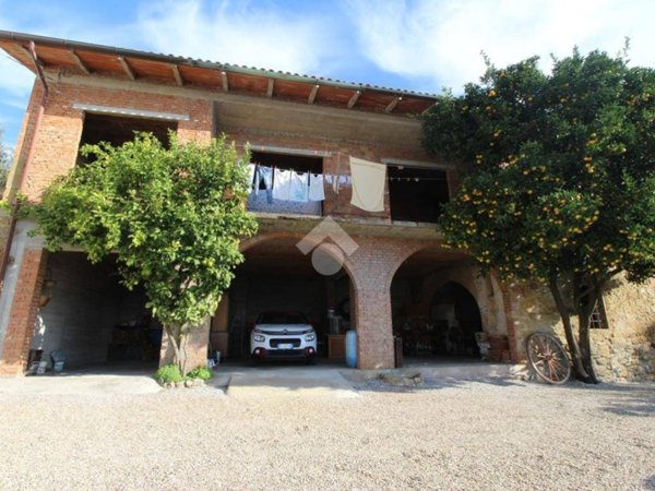 casa indipendente in vendita a Lamporecchio in zona Fornello