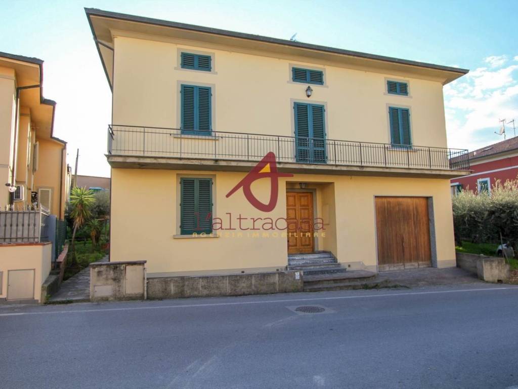 casa indipendente in vendita a Lamporecchio
