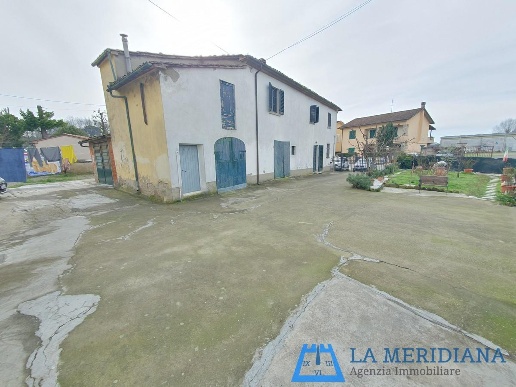 casa indipendente in vendita a Lamporecchio