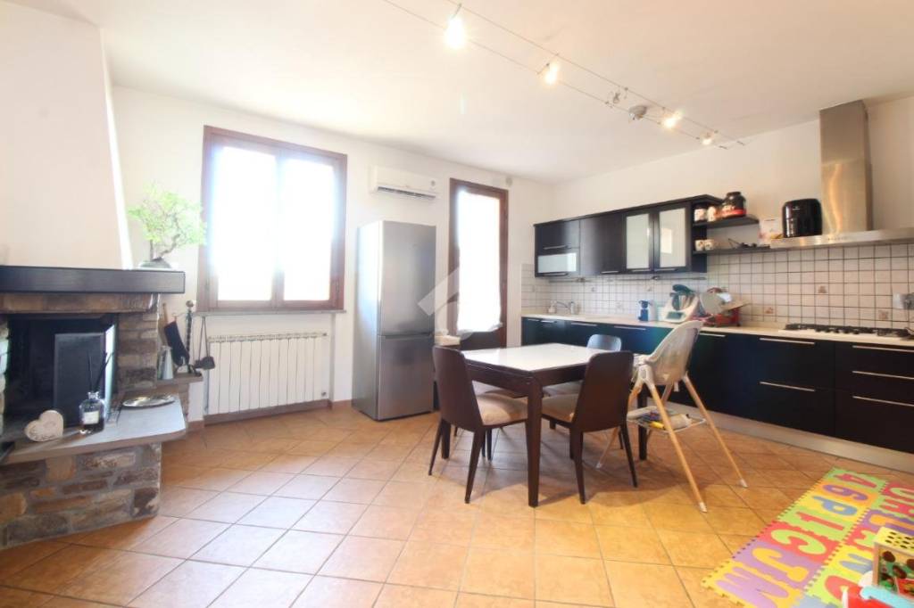 casa indipendente in vendita a Lamporecchio