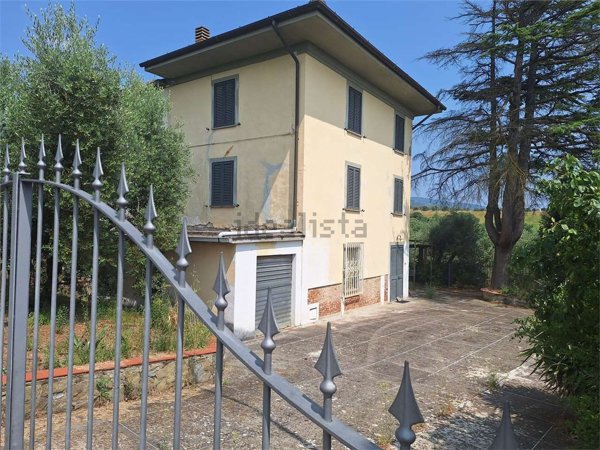 casa indipendente in vendita a Lamporecchio