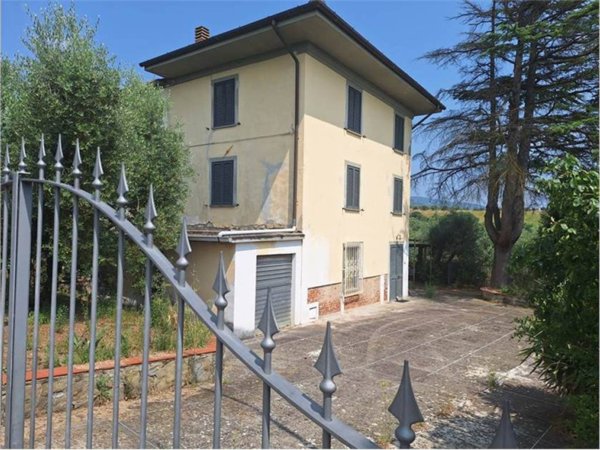 casa indipendente in vendita a Lamporecchio