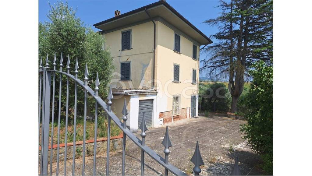 casa indipendente in vendita a Lamporecchio in zona Borgano