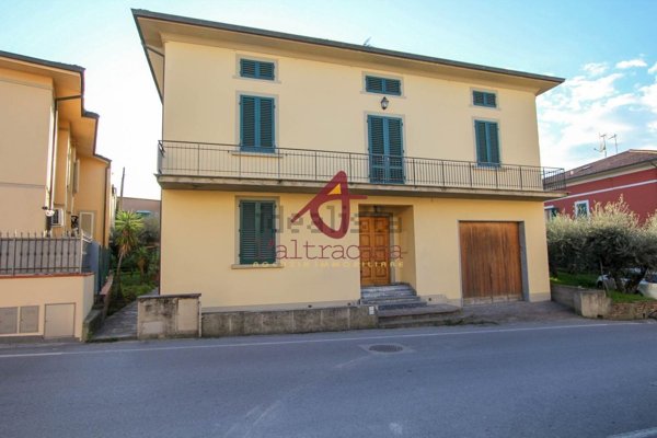 casa indipendente in vendita a Lamporecchio