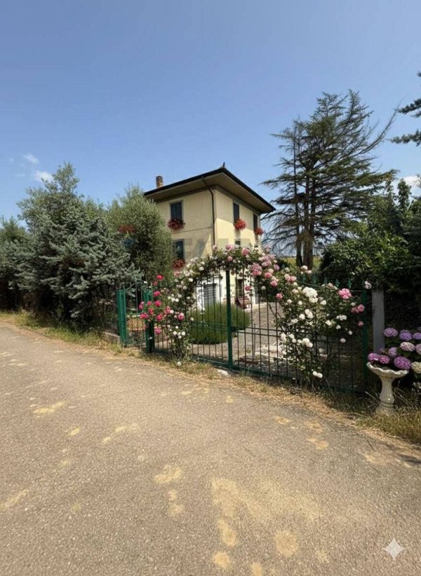 casa indipendente in vendita a Lamporecchio