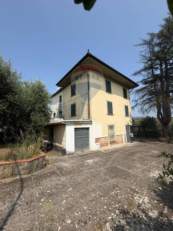 casa indipendente in vendita a Lamporecchio