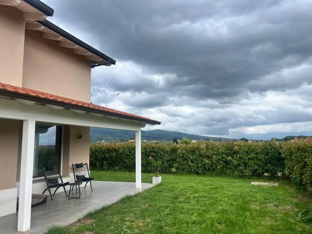 casa indipendente in vendita a Lamporecchio