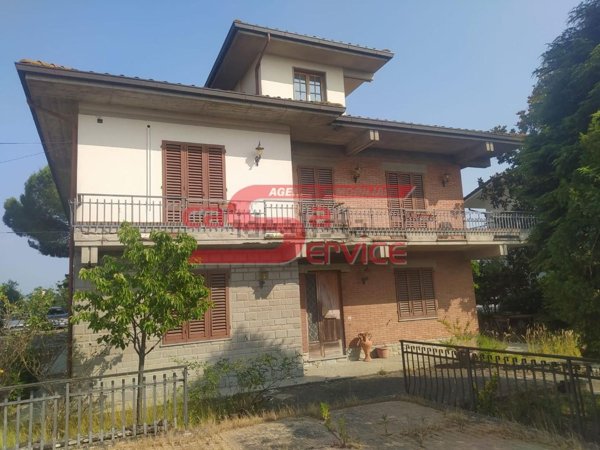 casa indipendente in vendita a Lamporecchio