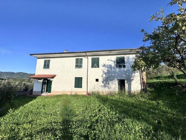casa indipendente in vendita a Lamporecchio