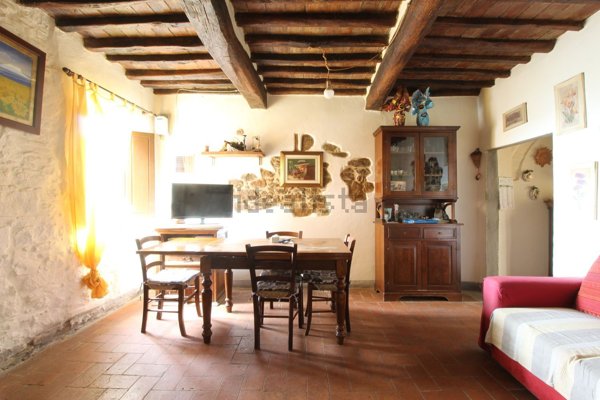 casa indipendente in vendita a Lamporecchio