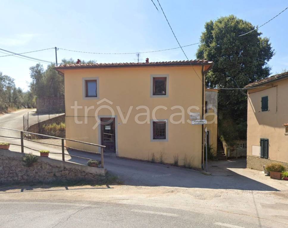 casa indipendente in vendita a Lamporecchio