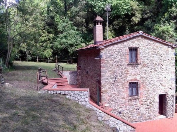 casa indipendente in vendita a Lamporecchio