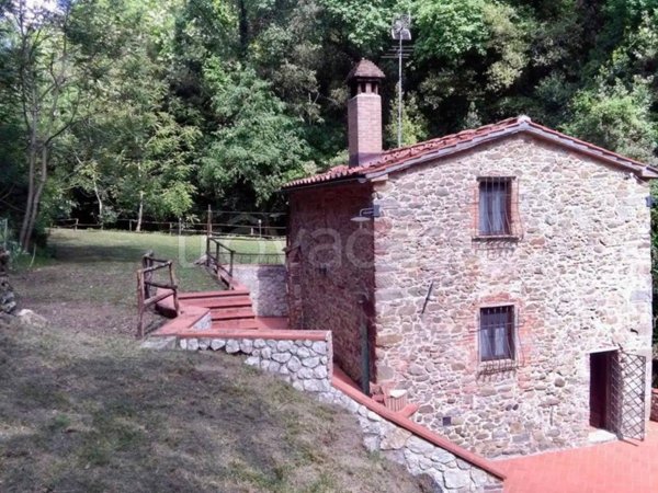 casa indipendente in vendita a Lamporecchio