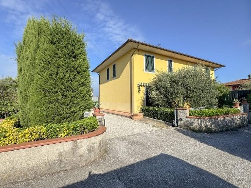 casa indipendente in vendita a Lamporecchio