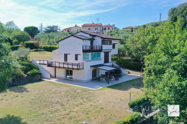 casa indipendente in vendita a Lamporecchio in zona San Baronto