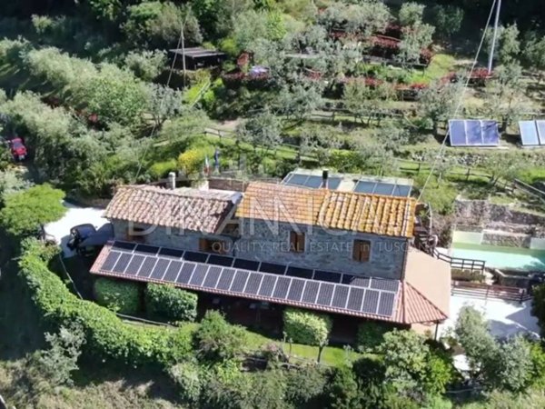 casa indipendente in vendita a Lamporecchio