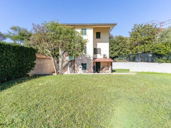 casa indipendente in vendita a Lamporecchio
