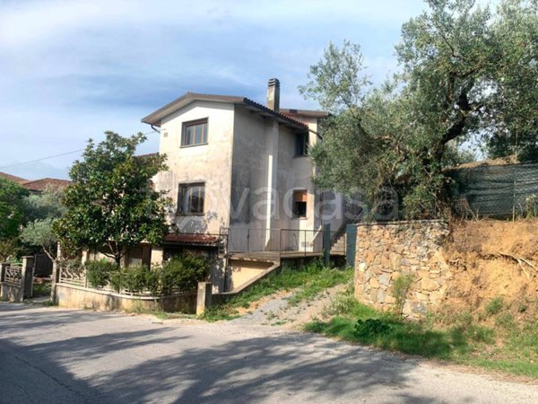 casa indipendente in vendita a Lamporecchio