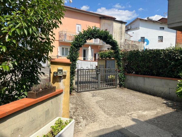 casa indipendente in vendita a Lamporecchio