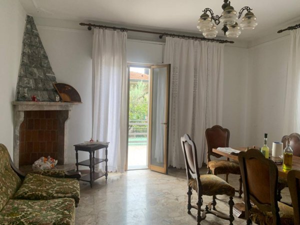 casa indipendente in vendita a Lamporecchio