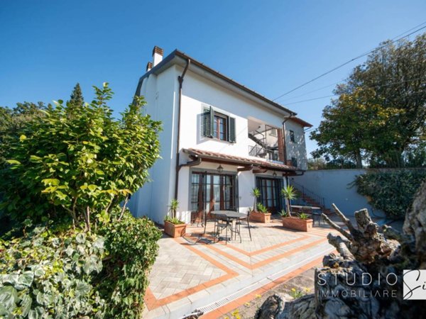casa indipendente in vendita a Lamporecchio
