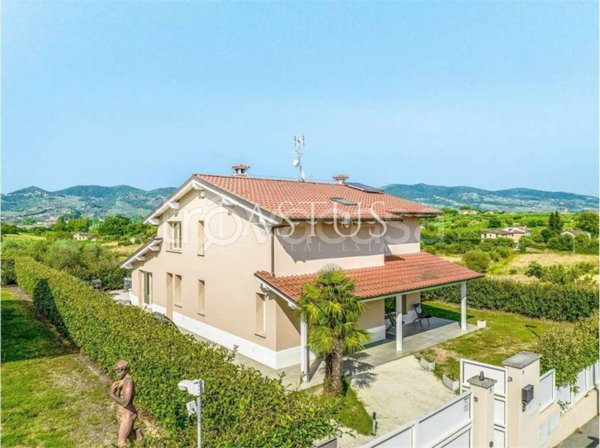 casa indipendente in vendita a Lamporecchio