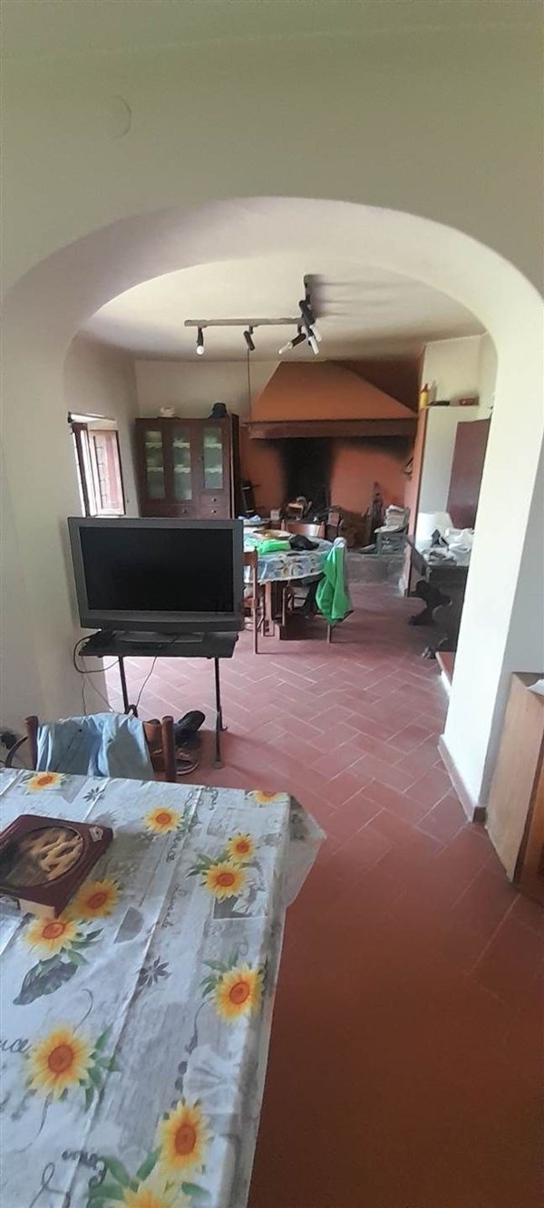 casale in vendita a Lamporecchio in zona San Baronto