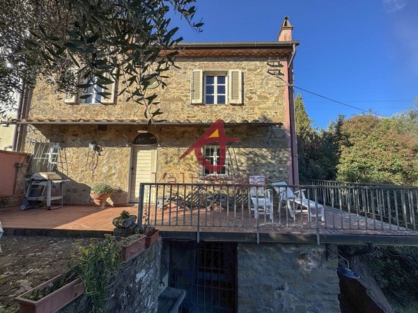 casa indipendente in vendita a Lamporecchio